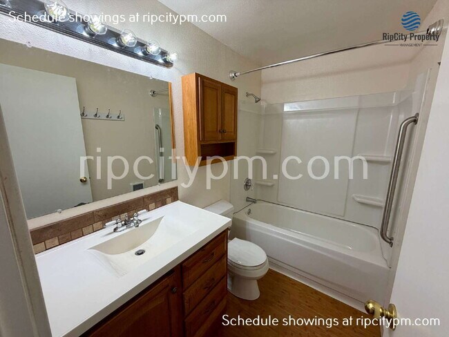 Photo - 11837 SE Gladstone St