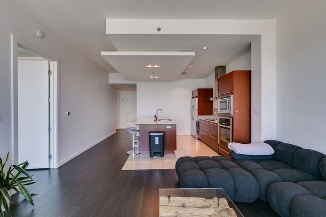 4471 Dean Martin Dr