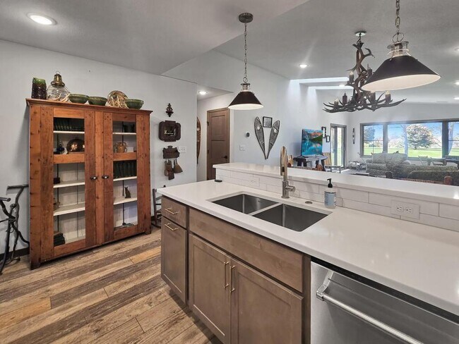 Photo - 1558 Blaine's Wy