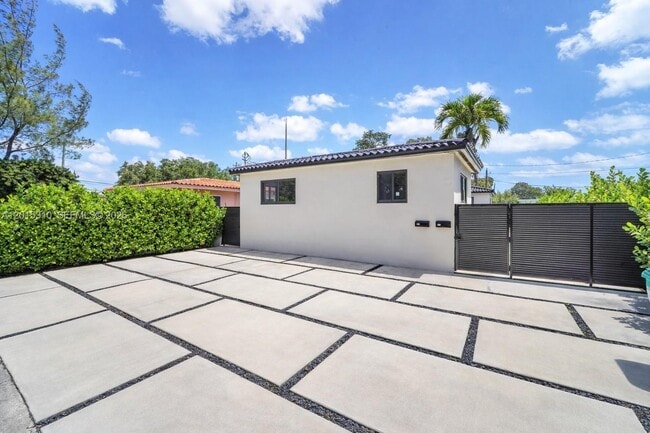 Photo - 621 SW 33rd Ave Unit 621