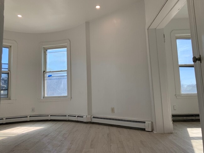 163 Washington St Unit 1
