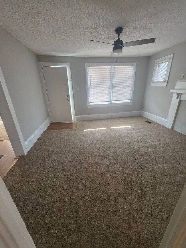 Photo - 725 Junia Ave