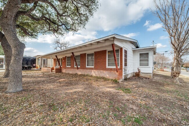 Photo - BEAUTIFUL MID-CENTURY HOME IN DELLVIEW