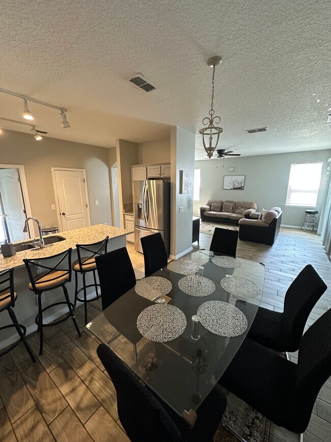 Photo - 1737 Royal Ridge Dr