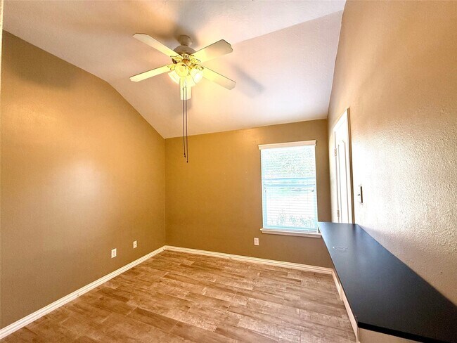 Photo - 10022 Driftwood Park Dr