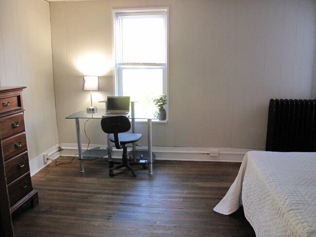 Building Photo - 105 Dryden Rd Unit 2