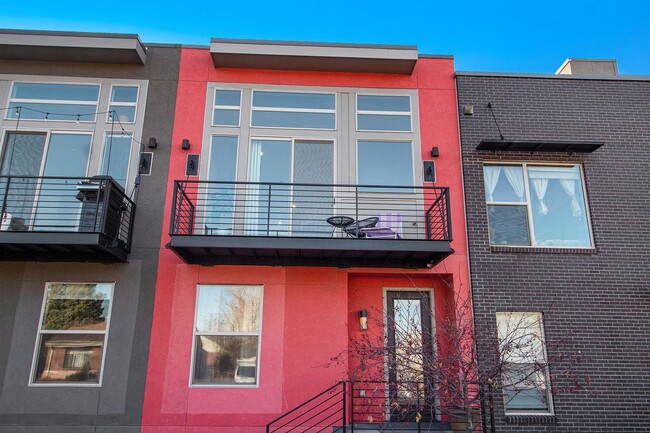 Modern Townhome Located in Denver's Skylan... - Modern Townhome Located in Denver's Skylan...