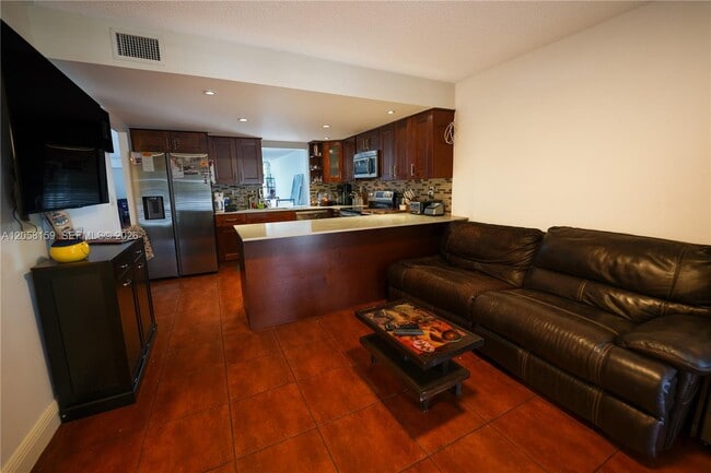 Photo - 2200 NE 7th St