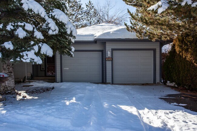 Photo - 3654 Hemlock Way