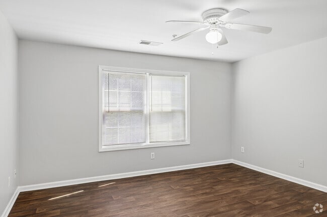 The Princeton 2BR, 2BA - 950SF - Living Room