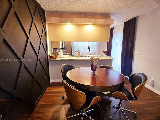 Photo - 1931 Hartford Ct