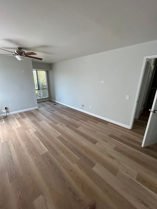 Photo - Remodeled Large Upstairs 2 Bedroom/1 Bath ...