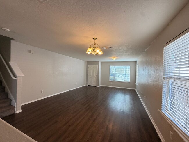 Photo - NICE 4 BEDROOM WITH EASY ACCESS TO LACKLAND AFB, SHOPPING, & SEA WORLD