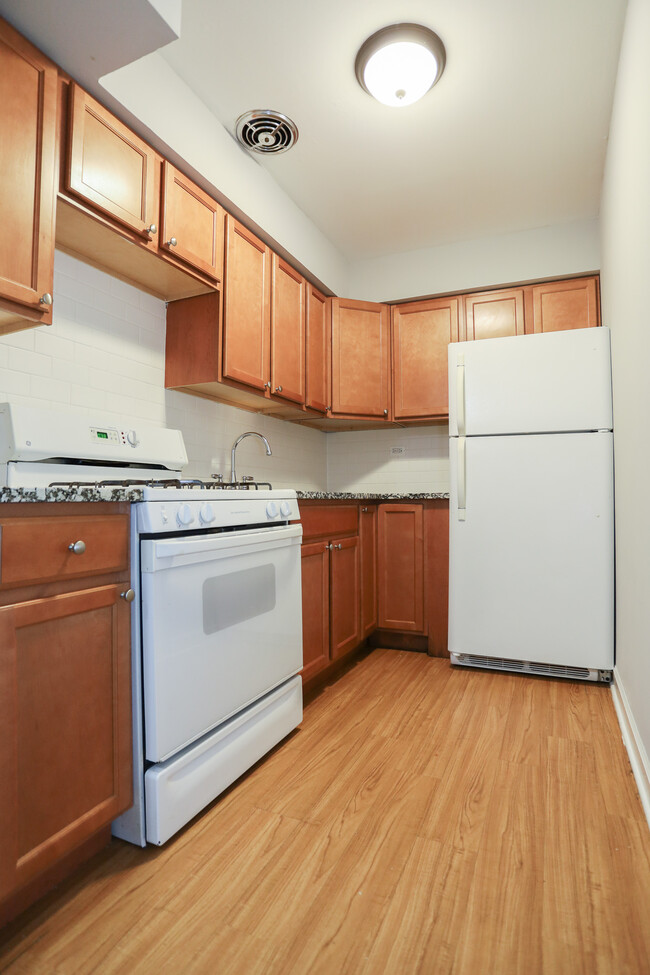 Photo - 2835 N Cambridge Ave Apartment Unit #216