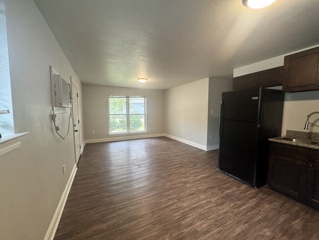 Living Room - 710 E Coleman Ave