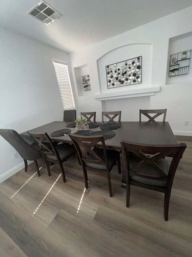 Building Photo - Beautiful 4 Bedroom 2 Bathroom Pool House in South West