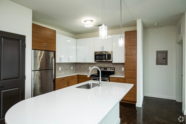 2BR, 2BA - 1226SF - 936 S Howard Ave Tampa, FL 33606-2421
