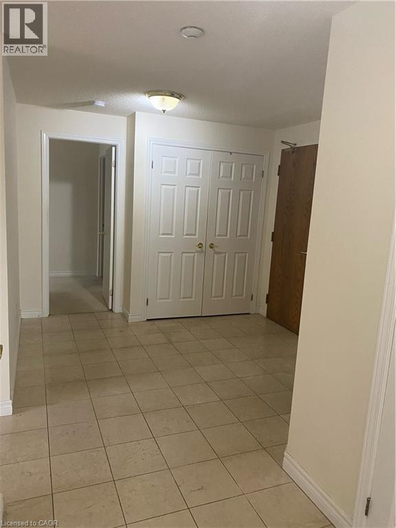 Photo - 67 Caroline St S Unité 20B