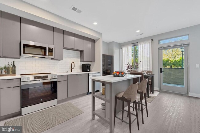 Building Photo - 1260 Spring St Rental