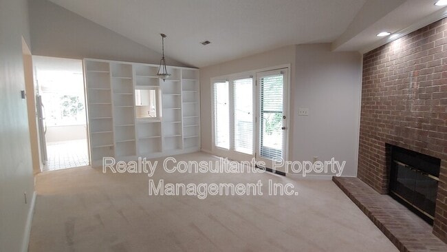 Photo - 306-F N Lindell Rd