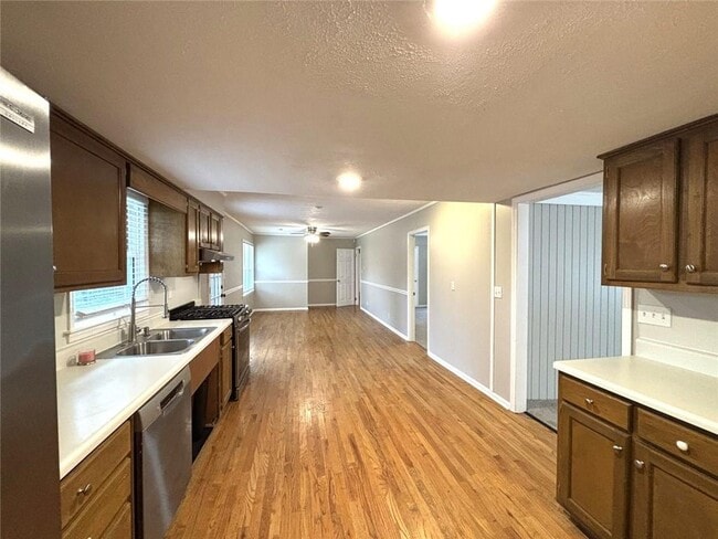 Photo - 558 Dorsey Cir SW