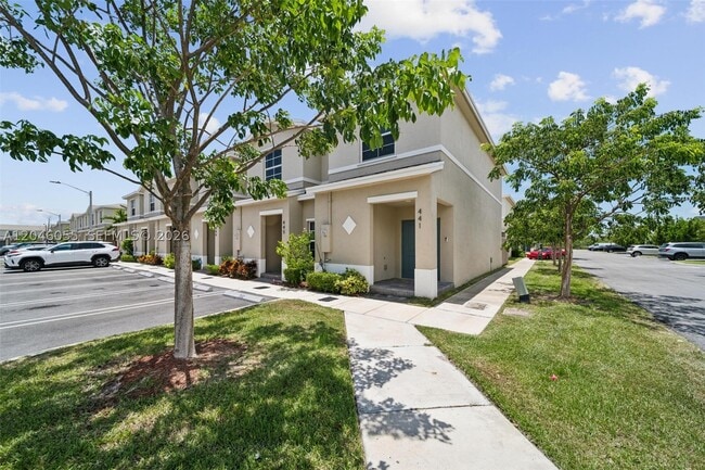 Photo - 441 NE 4th St