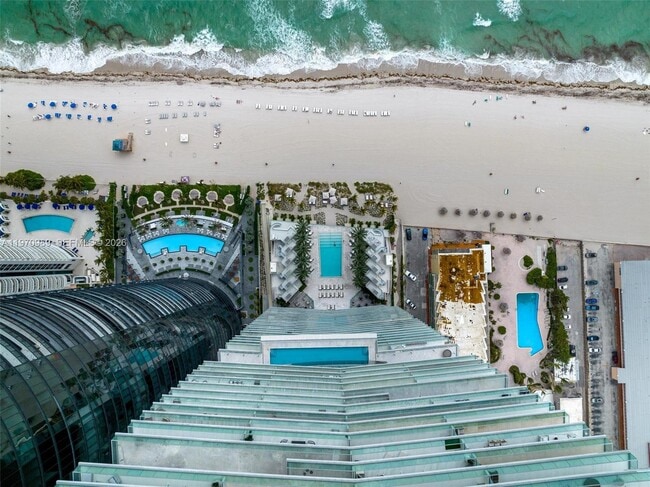 Photo - 18501 Collins Ave Unidad 2003