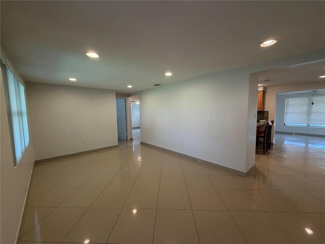 Photo - 1050 Clairborne St