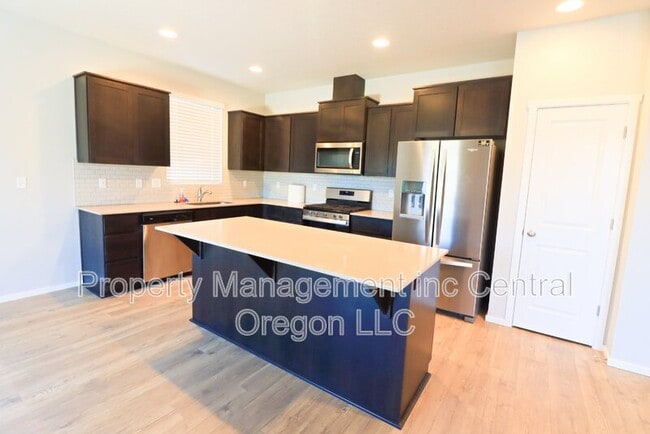 Photo - 61581 SE Lorenzo Dr