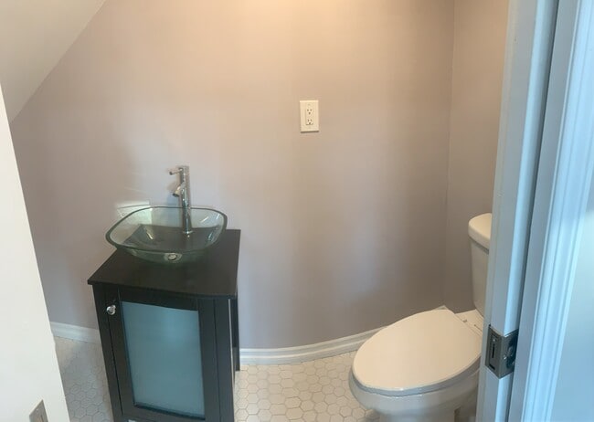 guest bathroom - 3448 Fairmount Blvd Unit 3448