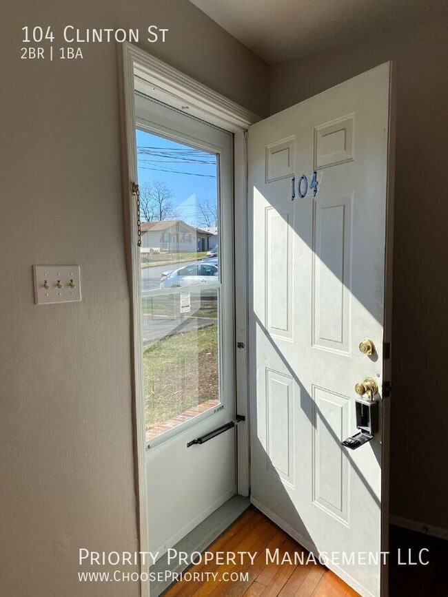 Photo - 104 Clinton St