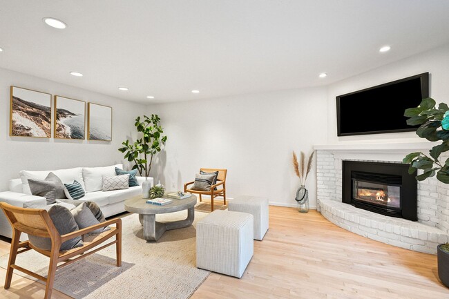 Photo - Natural Sunlight in every room, Palos Verdes Estates