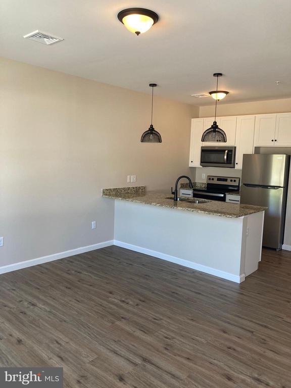 Building Photo - 376 E Main St