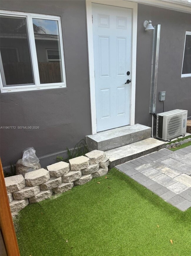 Building Photo - 80 NE 133rd St Unit B