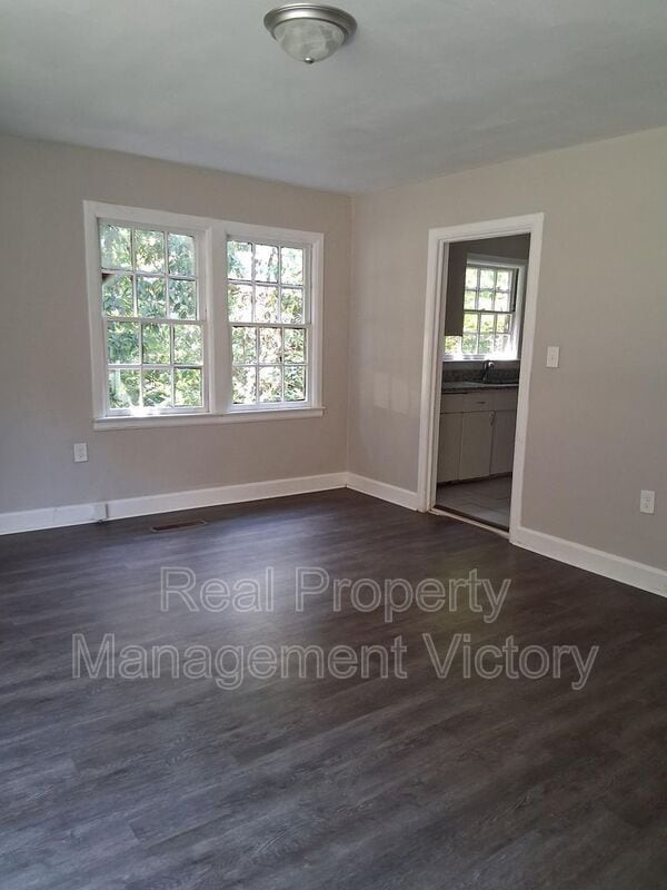 Photo - 1537 Bacon Ave