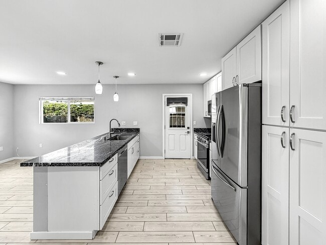 Photo - 6123 Horton Dr