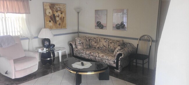 Photo - 320 SW 1st St Unit D 6