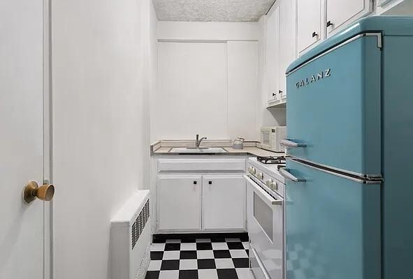 Building Photo - 77 E 12th St Rental