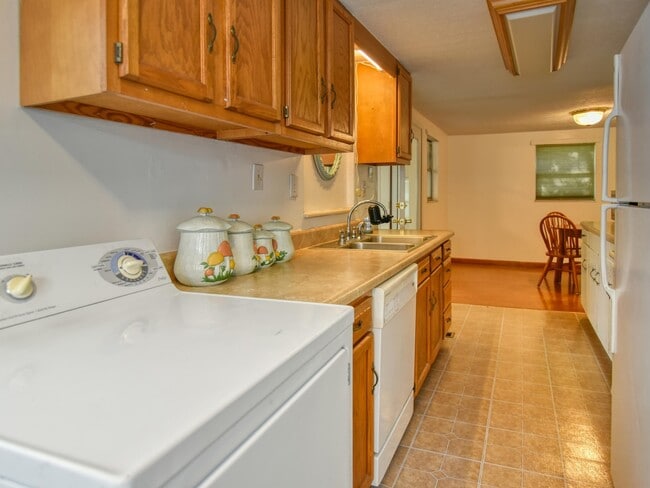 Cocina - 1303 Chestnut St