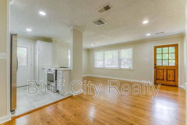 Building Photo - 1409 Dearing Rd Rental