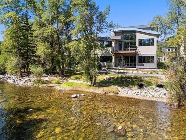 Photo - 700 Blue River Pkwy