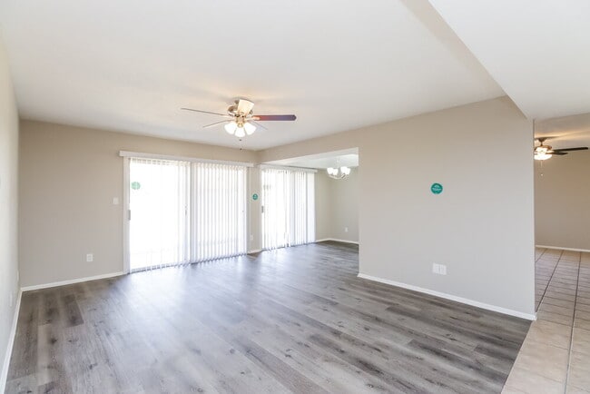 Photo - 2300 E Chicago St