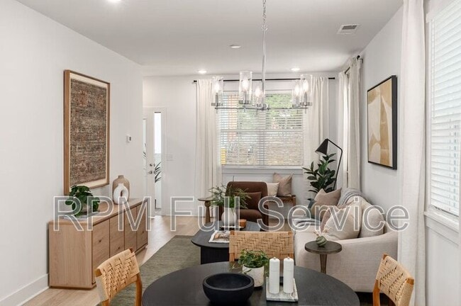 Building Photo - 708 N Dupont Ave