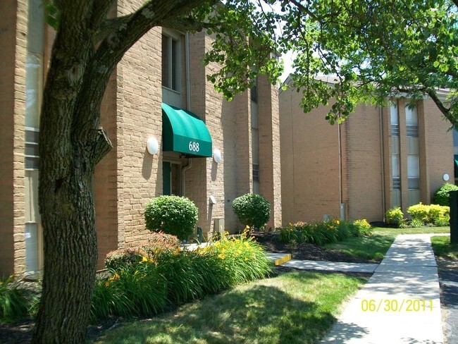 Building Photo - Cherry Hill Gardens Rental