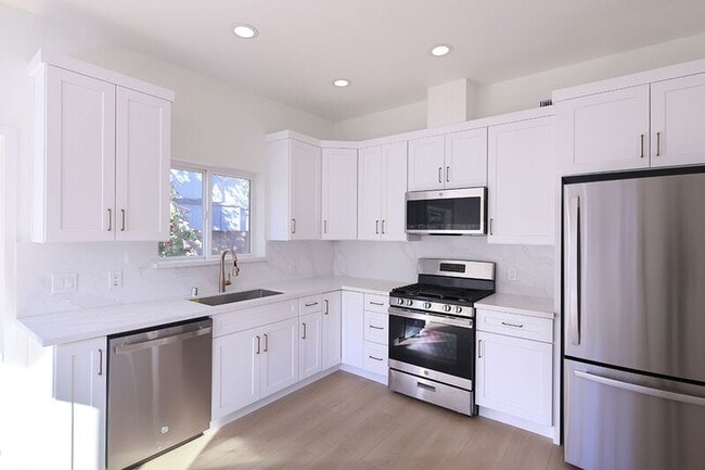 Photo - 621 W Glenoaks Blvd