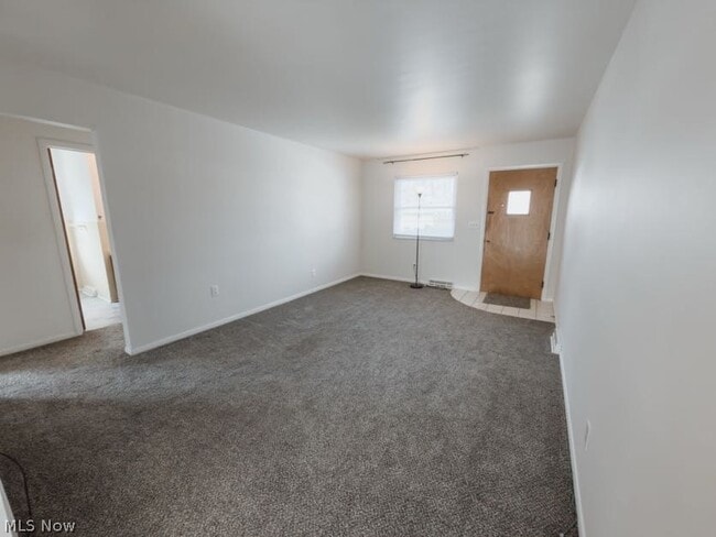 Photo - 3853-3857 Seneca St