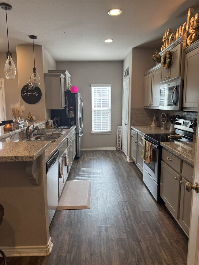 Photo - "Spacious 4-Bed, 4.5-Bath Townhouse Retreat in College Station!" Unit 3400 Summerway