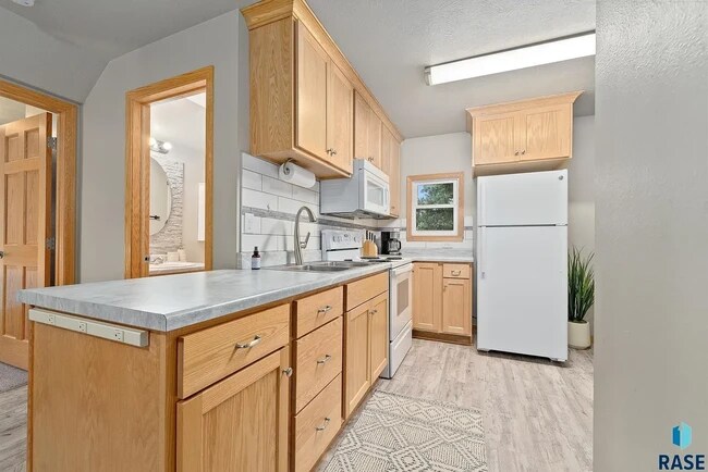 Photo - 2517 S Duluth Ave