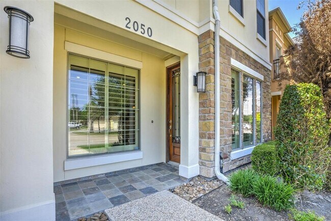 Photo - 2050 Palm Forest Ln