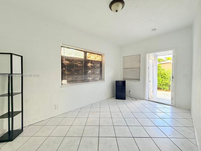 Building Photo - 1060 NW 116th St Unit 4